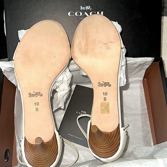 NWT Coach anyone? U can never wrong w/ a COACH 👠 . B Original 👛 💰 🔥 4 U Sis - Picture 12 of 17